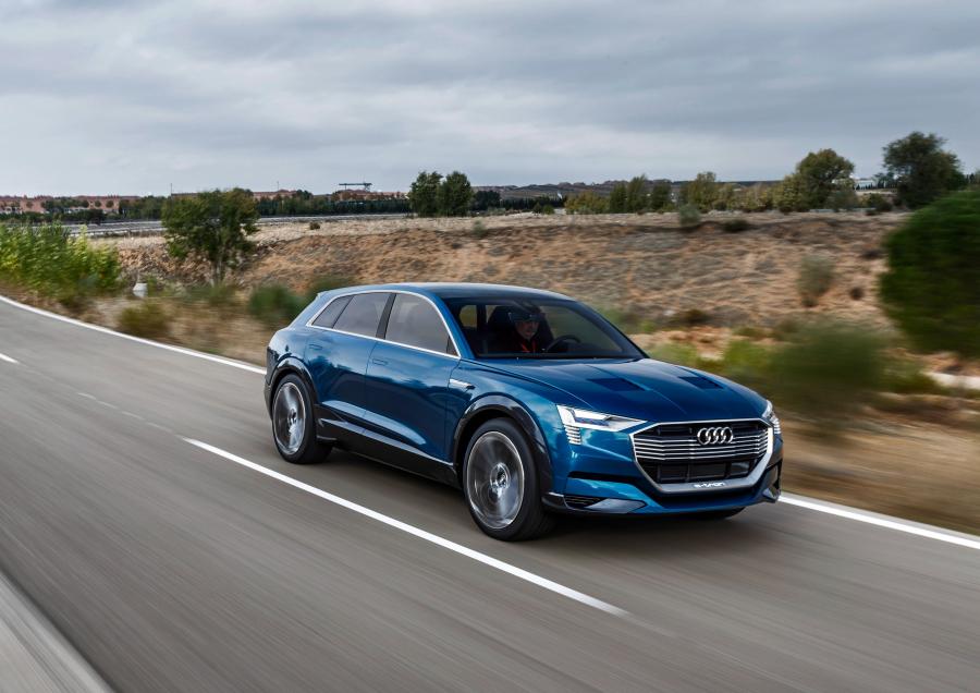  Audi e-tron Quattro Concept 2015 года  (фото 24 из 30)